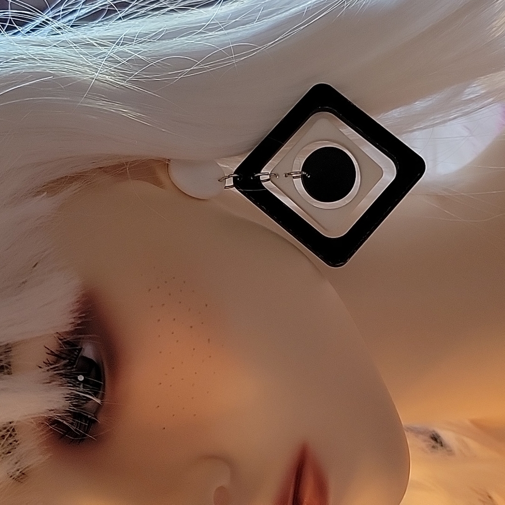 Black and white acrylic earrings - Picture 2 of 4